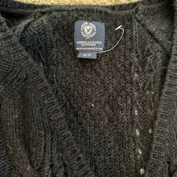 Soft cropped cable knit black fall sweater - Picture 3 of 8